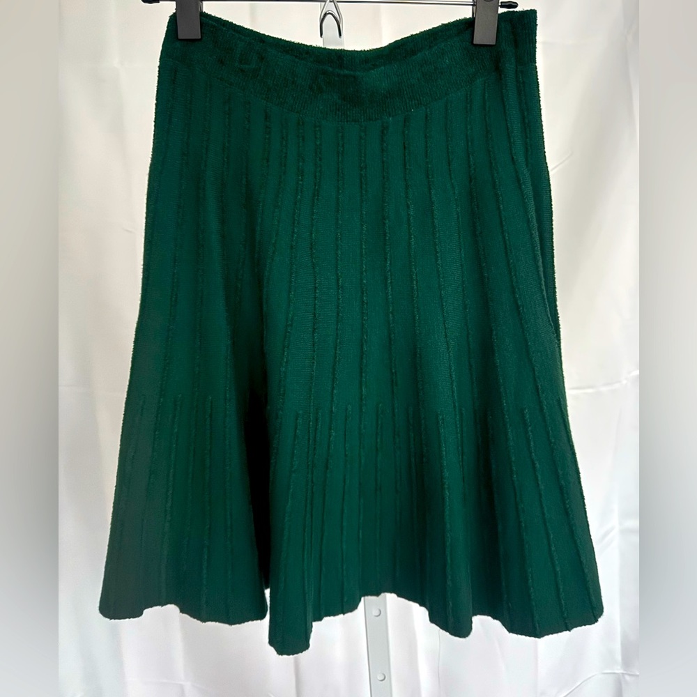 Super cute, seldom worn Anthro mini skirt L